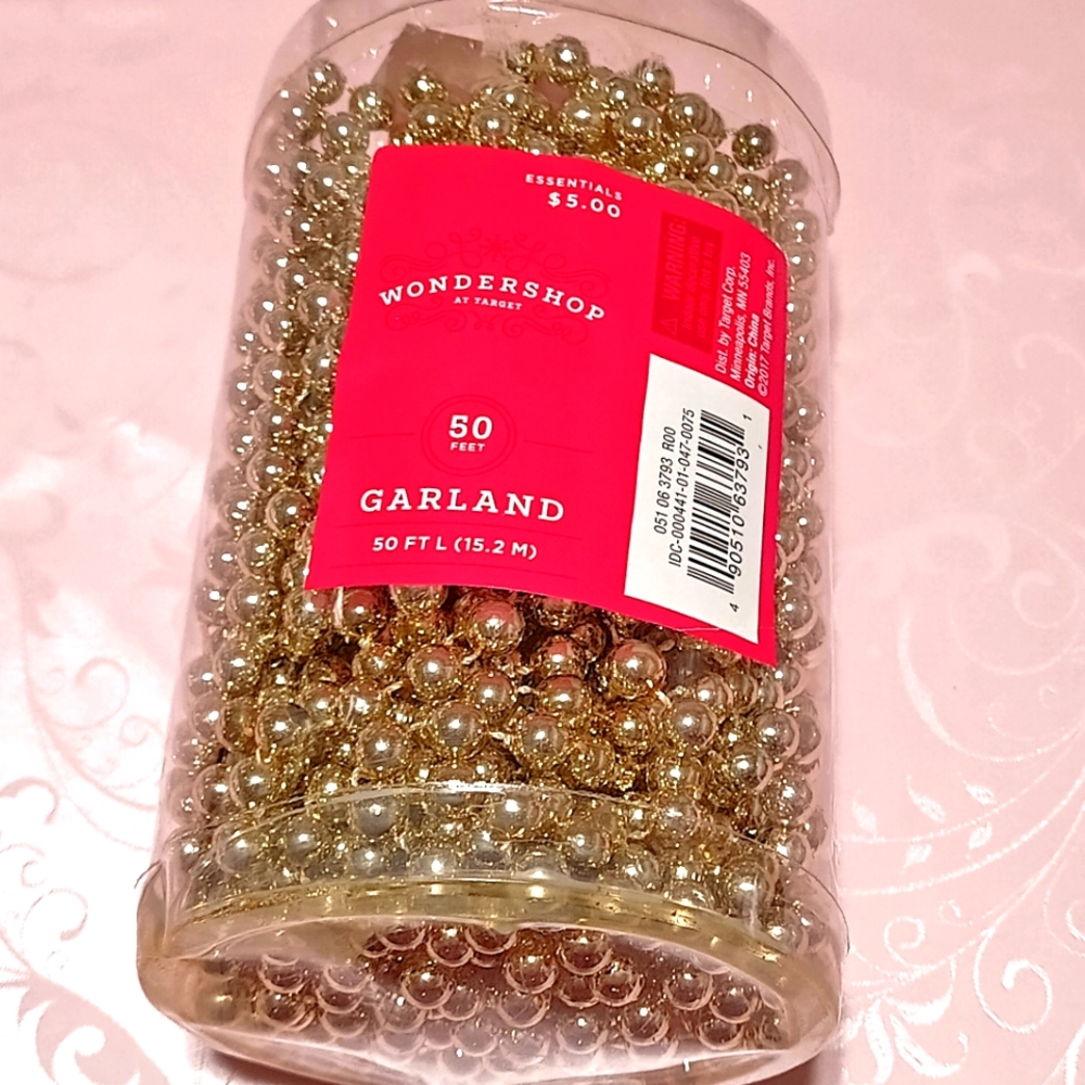 Moving-make offer!! EUC Wondershop Beaded Garland